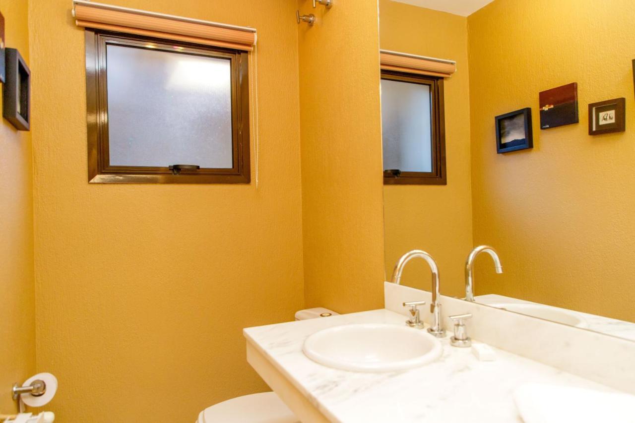 Apartamento super agradável no centro de Gramado Exterior foto